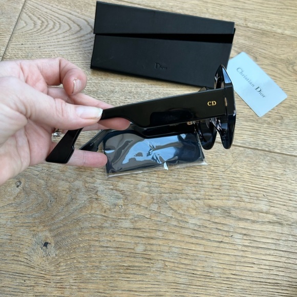 Dior Spirit Sunglasses - Picture 6 of 11